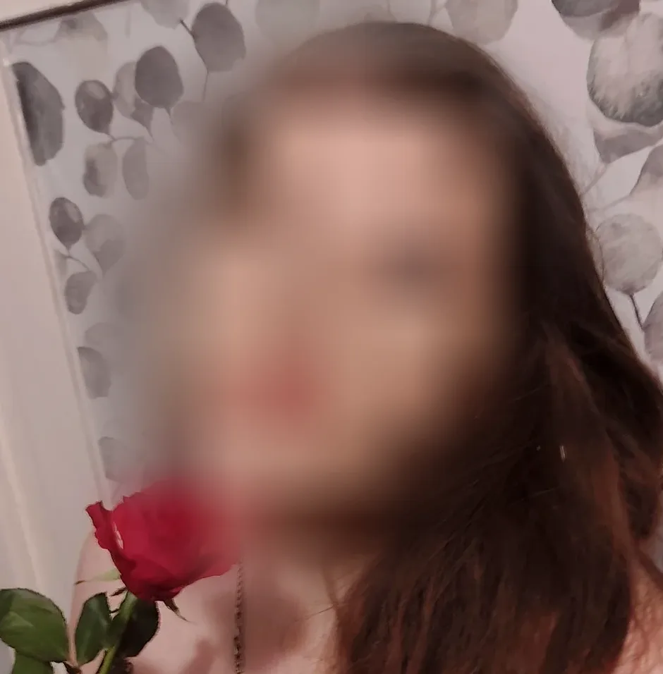 Büsra, 27