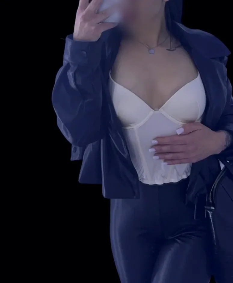 Cara, 24
