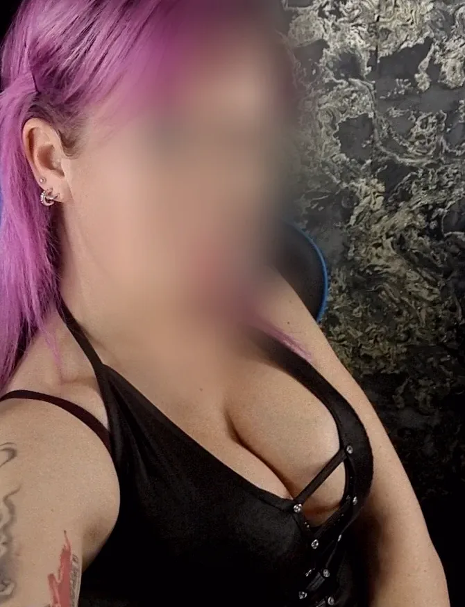 Claudia, 37