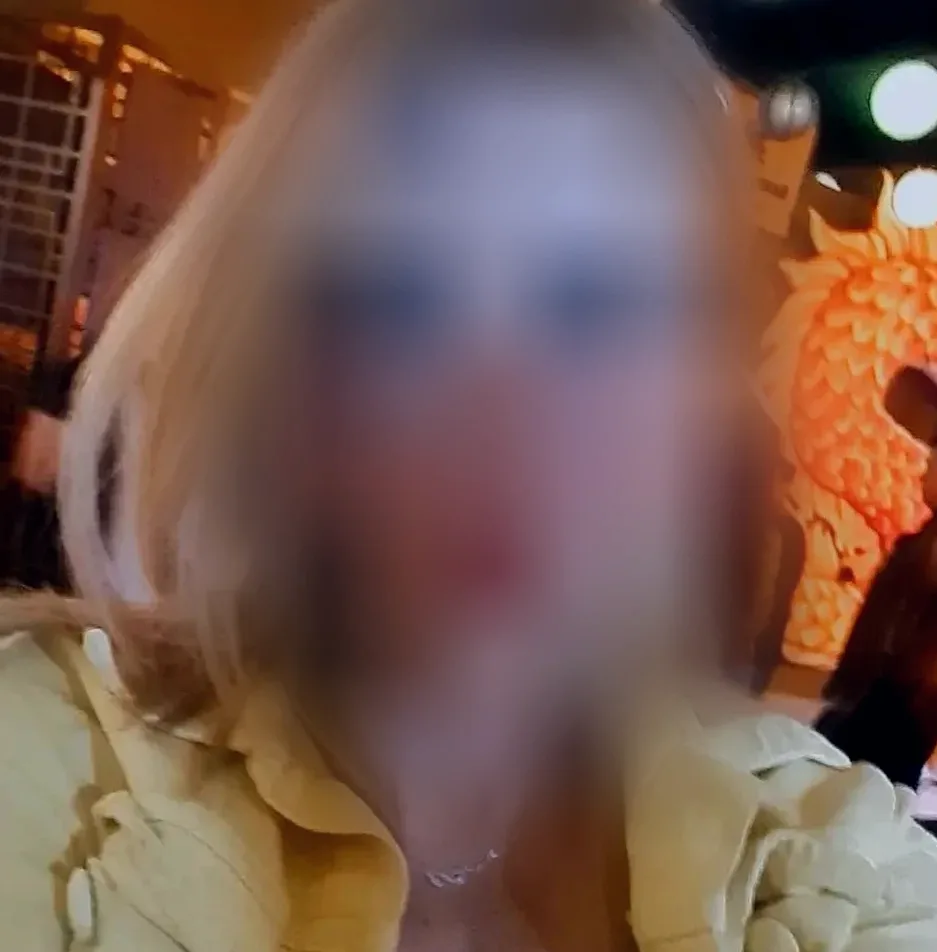 Elena, 35