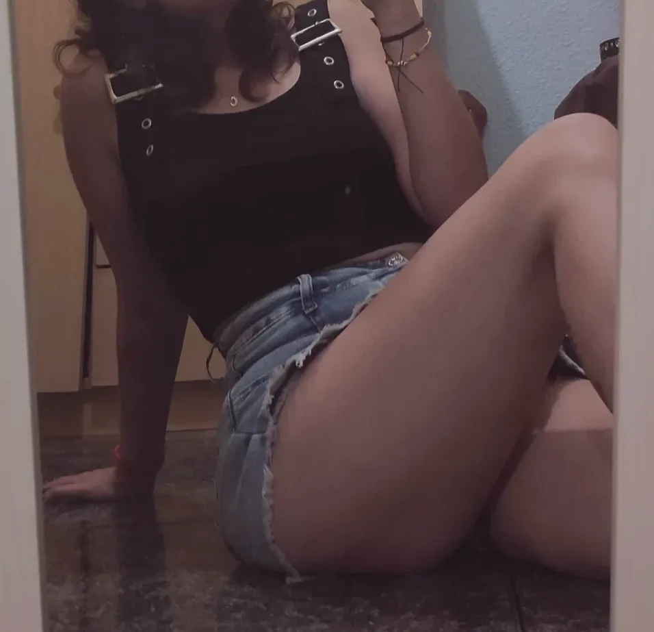 Laura, 32