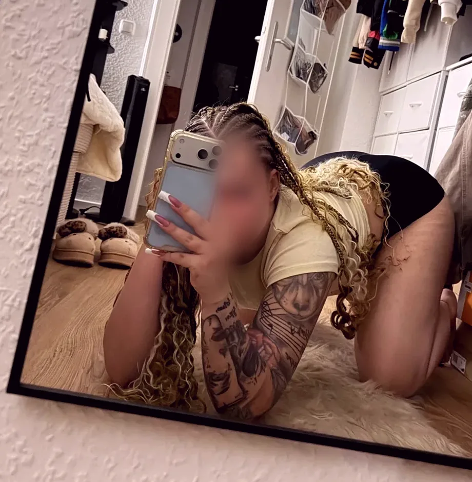 Marina, 30