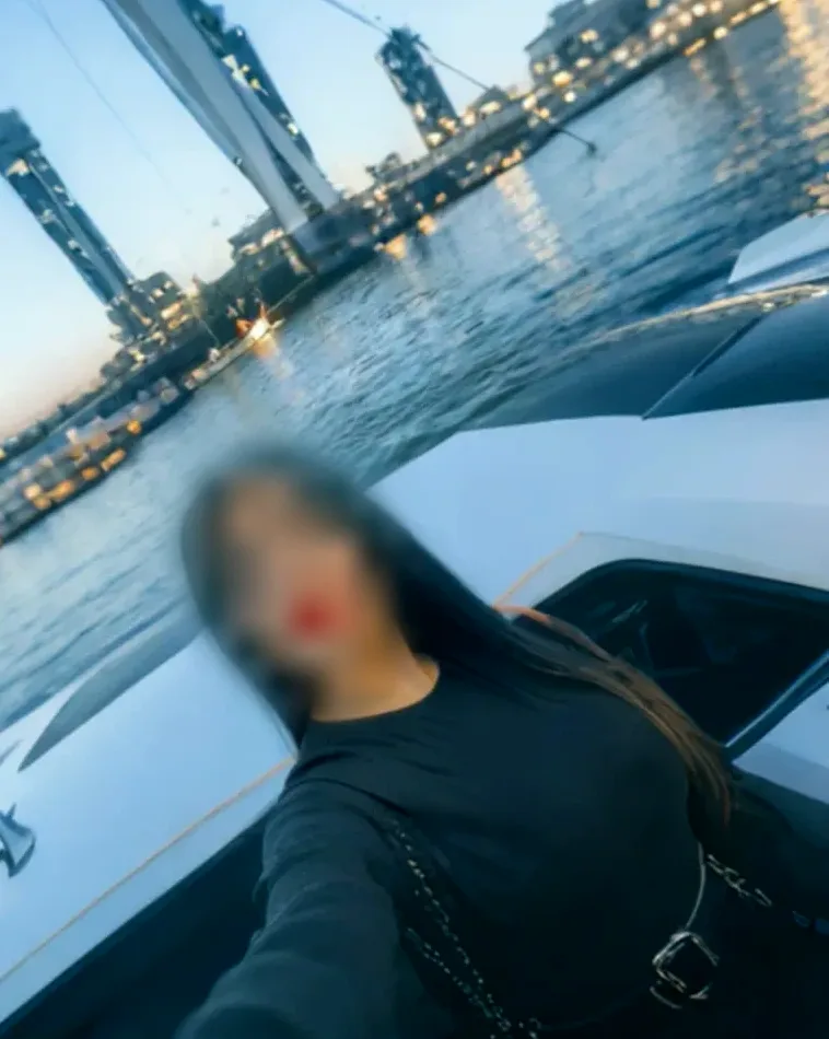 Vivien, 35